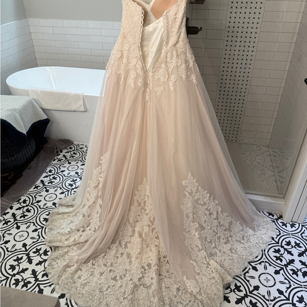Ball gown Wedding Dress - Picture 4 of 5